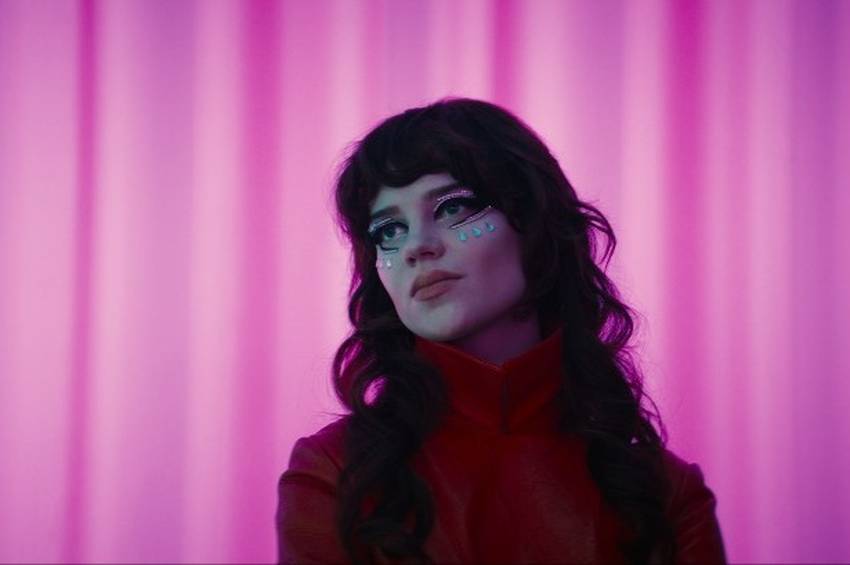 Leer post Nicolas Winding Refn lleva sus neones al infierno